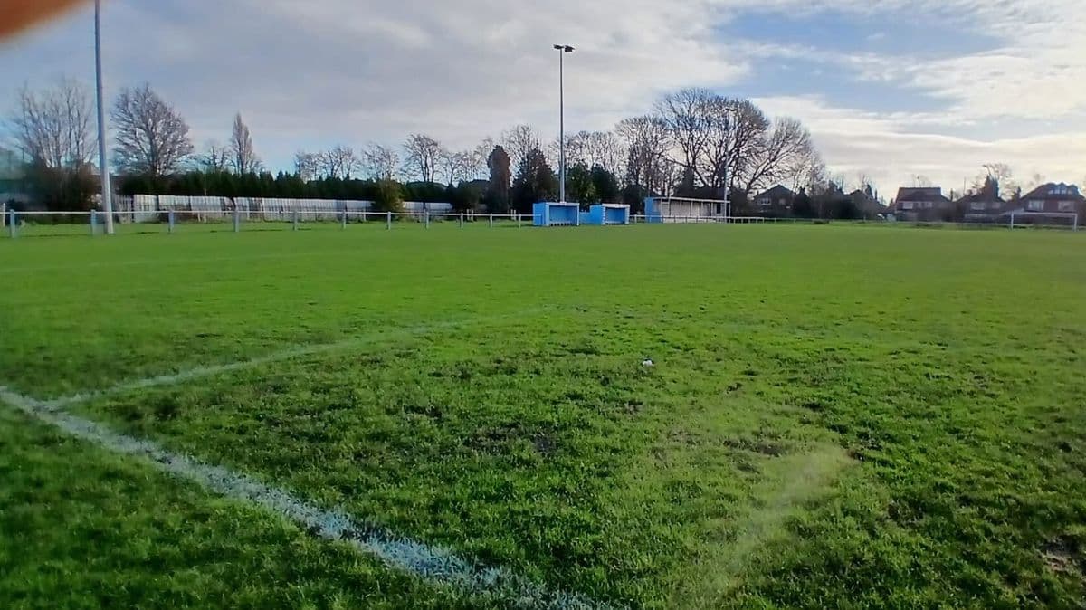 Maine Road FC pet milja od Etihada bori se za opstanak