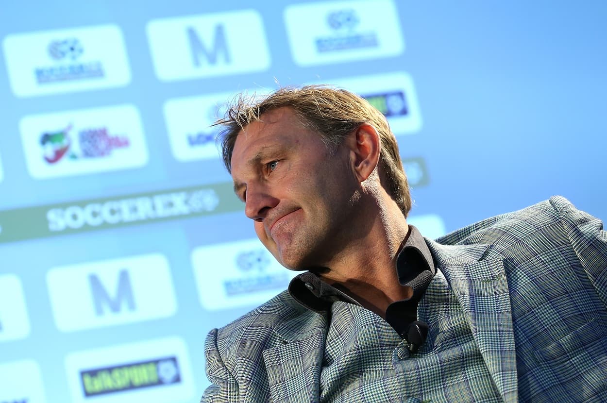 Tony Adams kritizuje Artetu zbog pristupa liderstvu u Arsenalu