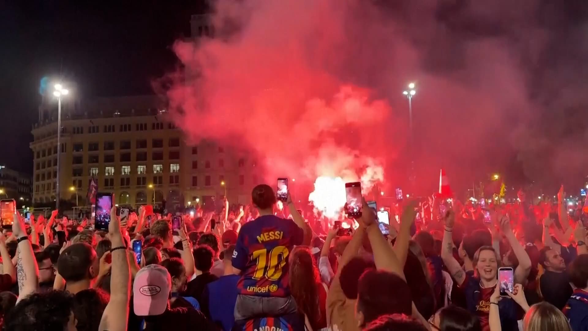 Barcelona navijači slave osvajanje La Liga titule u El Clasicu