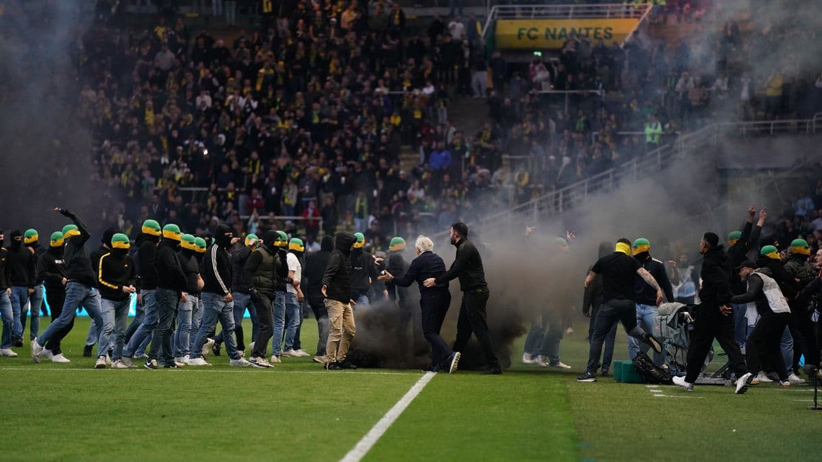 Ligue 1 utakmica prekinuta nakon 22 minute zbog nereda navijača