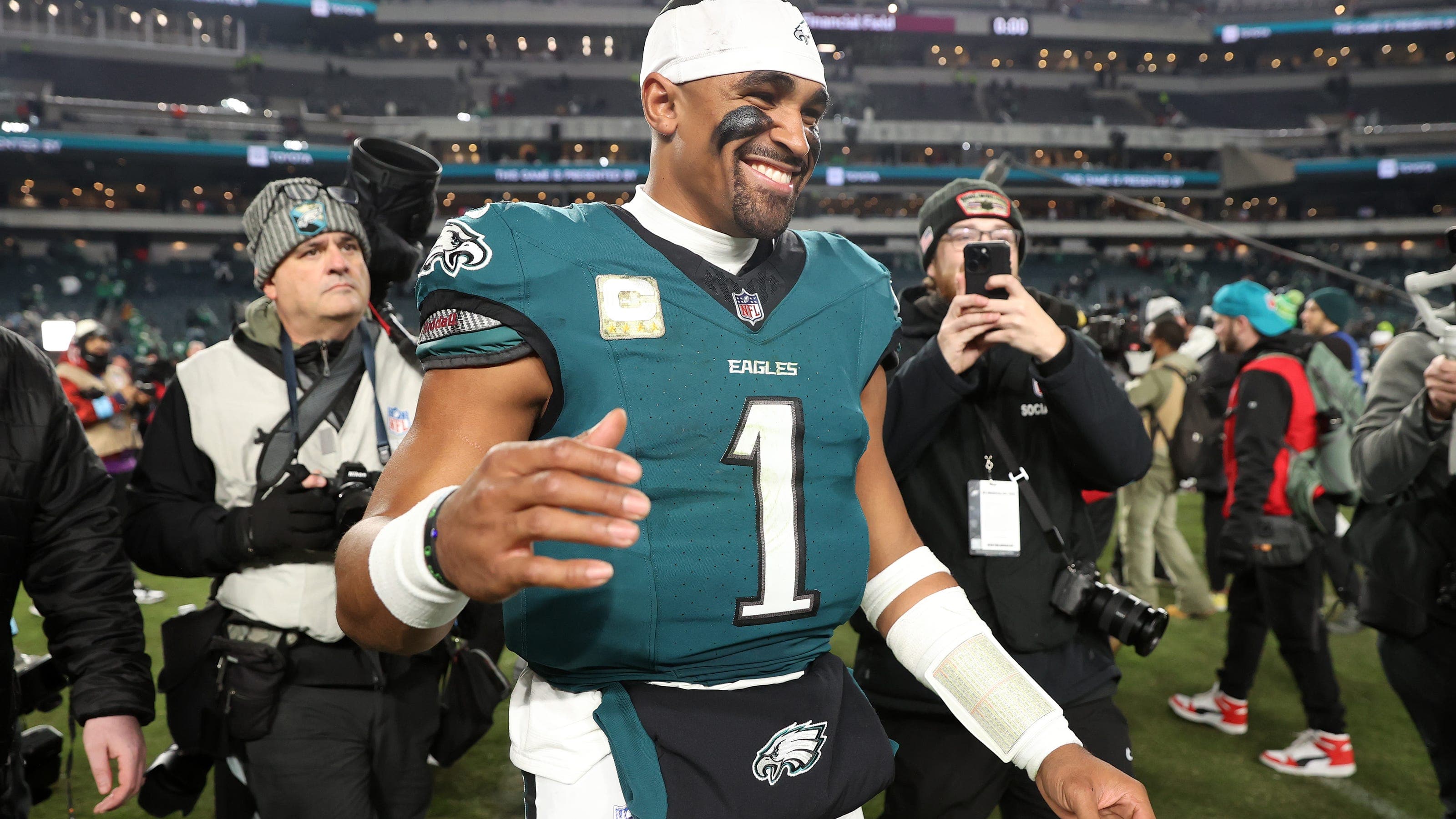 Jalen Hurts i Eagles podržali finalistkinje flag footballa iz New Jerseya