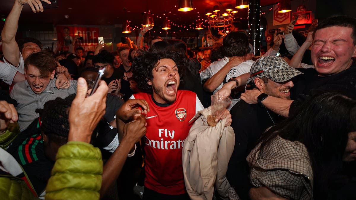 Arsenal navijači slave prvu Premier League titulu nakon 22 godine