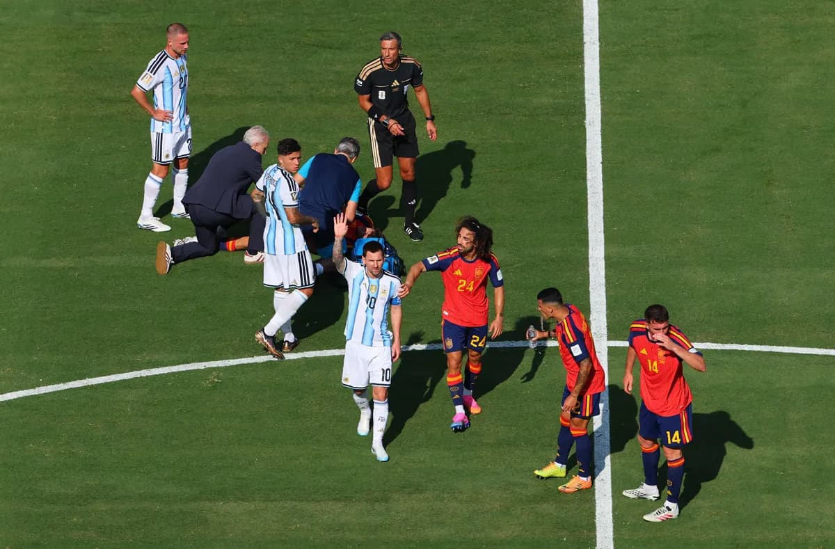 Messi pokušao iznuditi isključenje Cucurelle u finalu SP-a