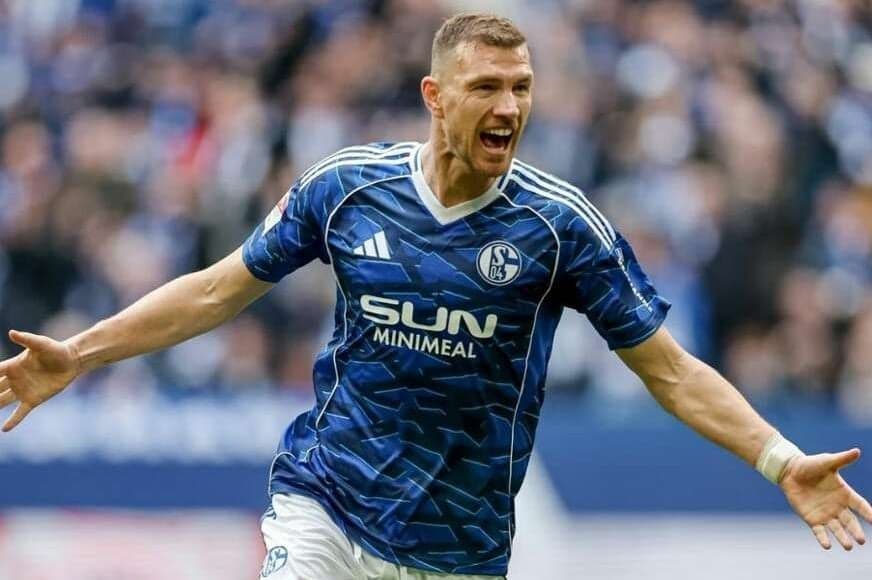 Džeko otkrio kome će pokloniti dres nakon Real Madrida