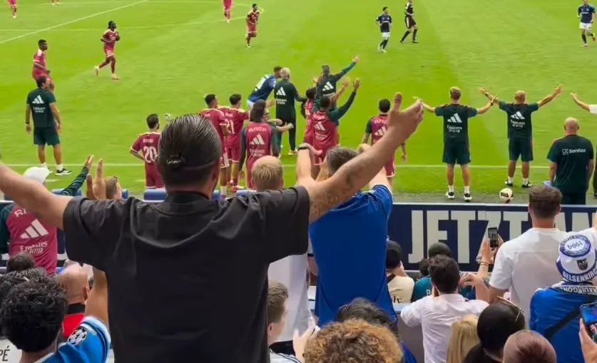 Džeko odgurnuo Mourinha koji je utrčao na teren tokom utakmice
